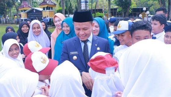 Pemko Pekanbaru Siapkan Seragam Sekolah Gratis untuk Anak Kurang Mampu