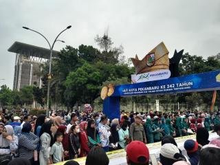 Ribuan Warga Antusias Padati Festival Talam Durian di Kota Pekanbaru