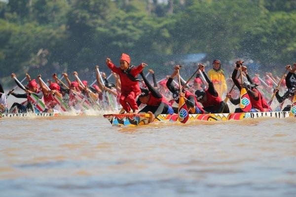 204 Peserta Lintas Provinsi Ikuti Festival Pacu Jalur di Tepian Narosa