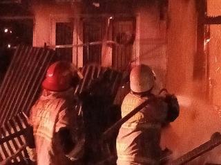 Rumah Dua Lantai di Jalan Dirgantara Pekanbaru Terbakar