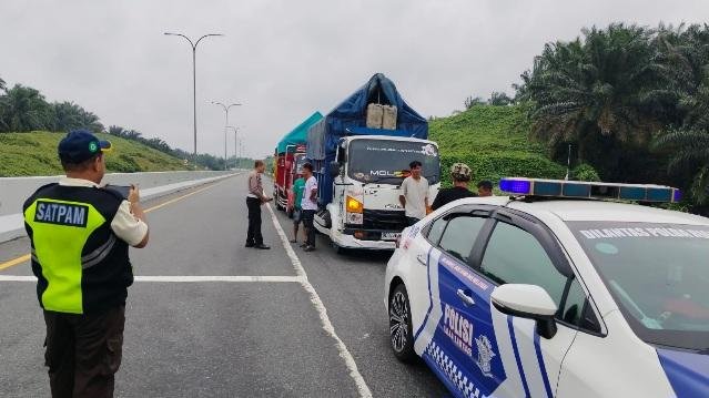 PJR Tangkap Pelaku Pengeroyokan Sopir Truk di Tol Pekanbaru-Dumai